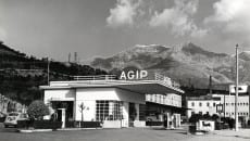 Il distributore Agip di Piazza San Giovanni a fine anni '50